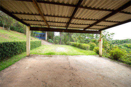 Casa à venda ou para alugar com 5 quartos, sendo 2 suítes, no condomínio Restinga Verde, São Roque - SP