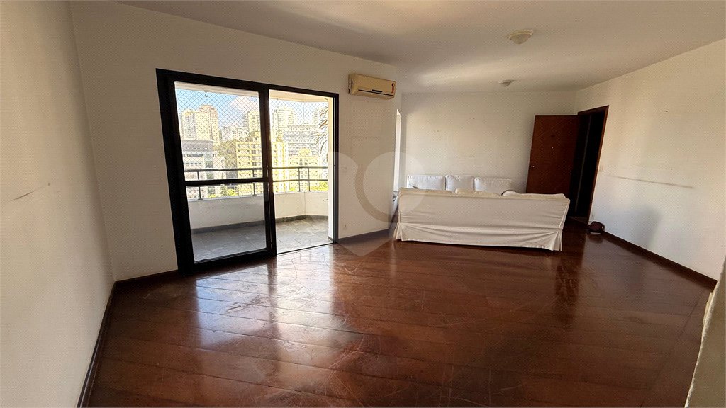 Apartamento à venda com 3 quartos, sendo 1 suíte, em Vila Andrade, São Paulo, SP