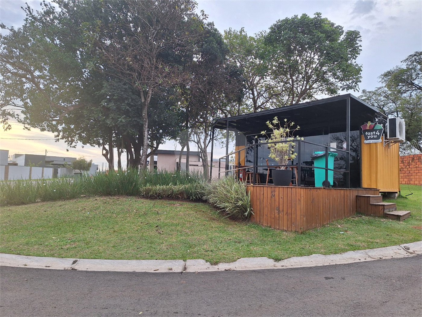 Casa à venda com 3 quartos, sendo 1 suíte,  no condomínio Helena Maria, Sorocaba - SP