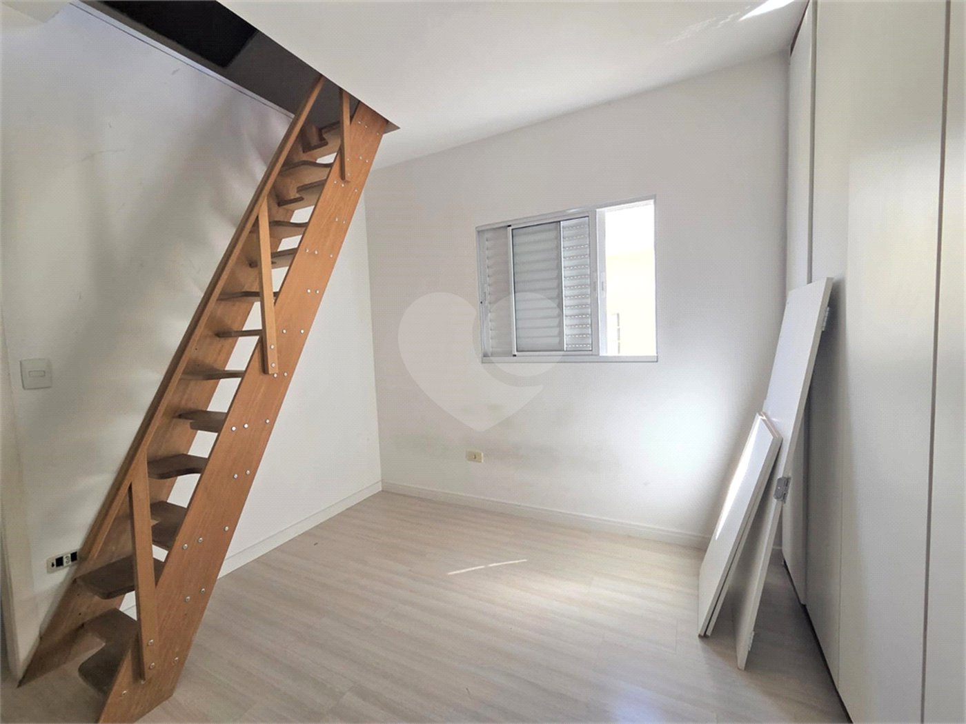 Sobrado à venda ou para alugar com 3 quartos, sendo 2 suítes,  em Vila Lucia, São Paulo, SP