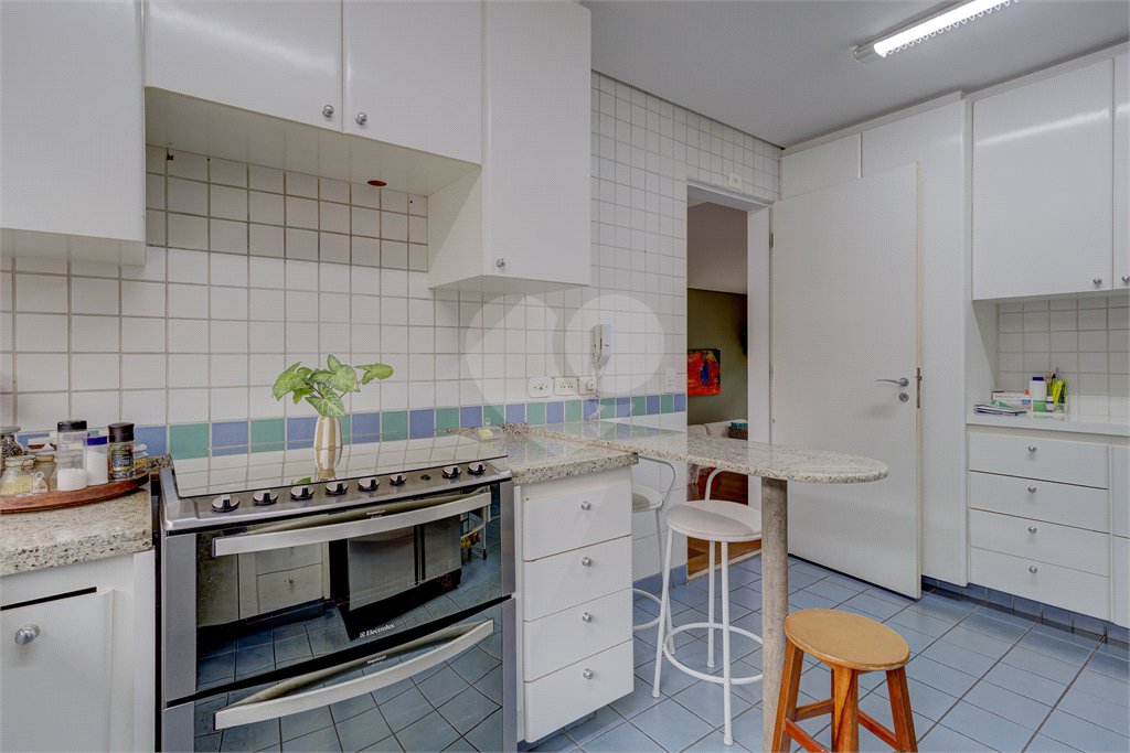 Casa à venda com 4 quartos, sendo 2 suítes, no condomínio Vila Antonieta, São Paulo - SP