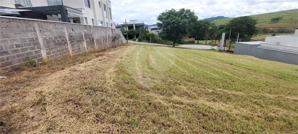 Terreno à venda no condomínio Figueira Garden, Atibaia - SP