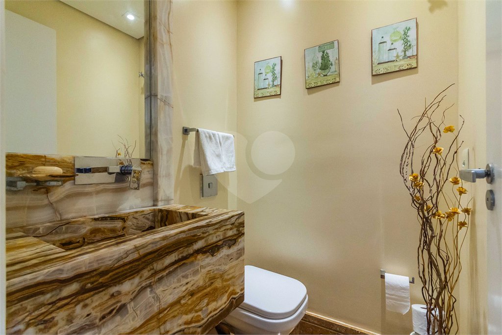 Apartamento à venda com 3 suítes em Vila Cordeiro, São Paulo, SP