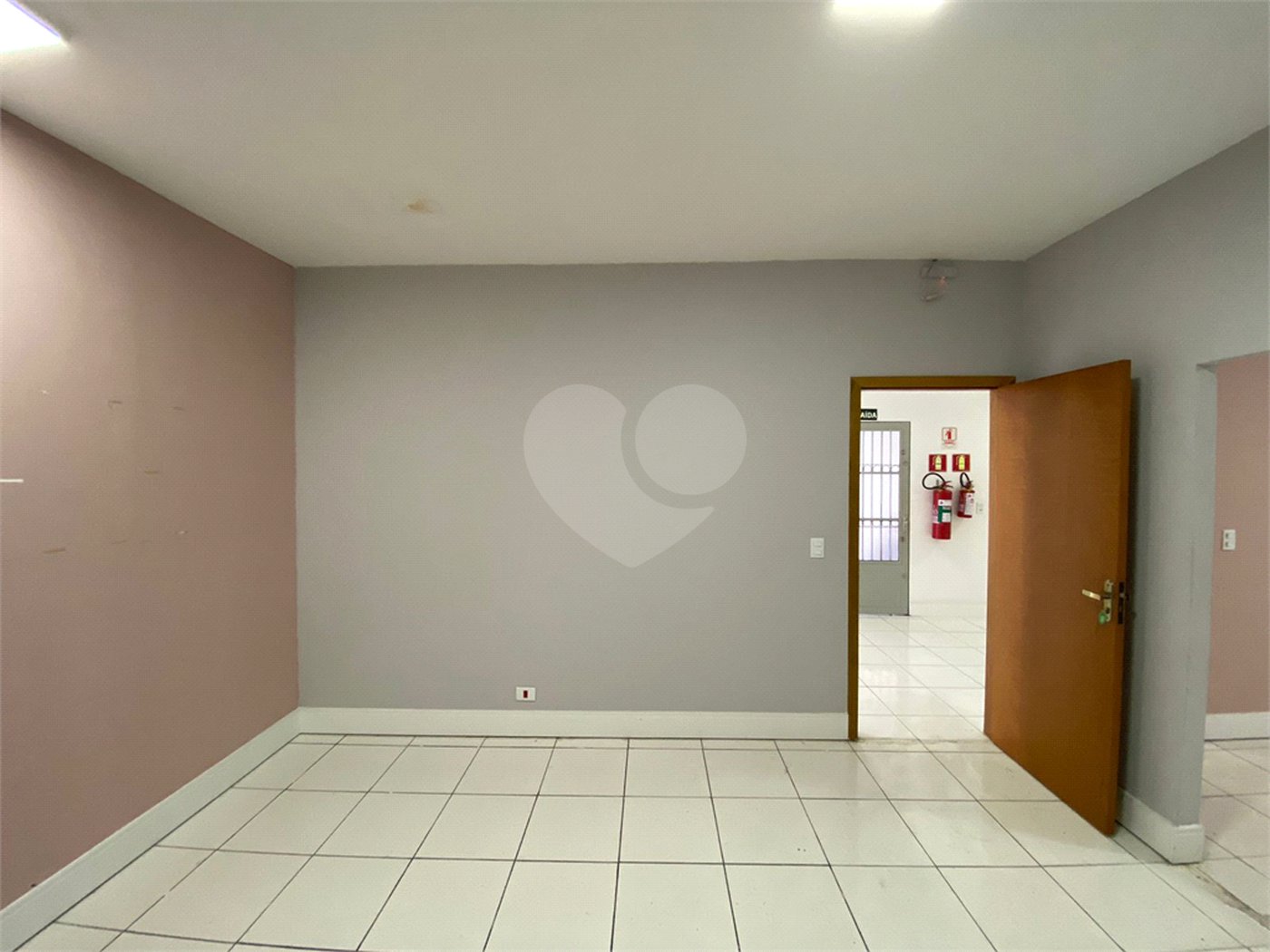 Sala para alugar em Vila Romanópolis, Ferraz de Vasconcelos, SP