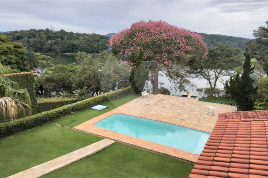 Chácara à venda com 5 quartos, sendo 2 suítes, no Centro, Piracaia, SP
