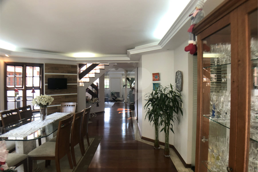 Casa à venda com 4 suítes no condomínio Residencial Floresta, São Paulo - SP