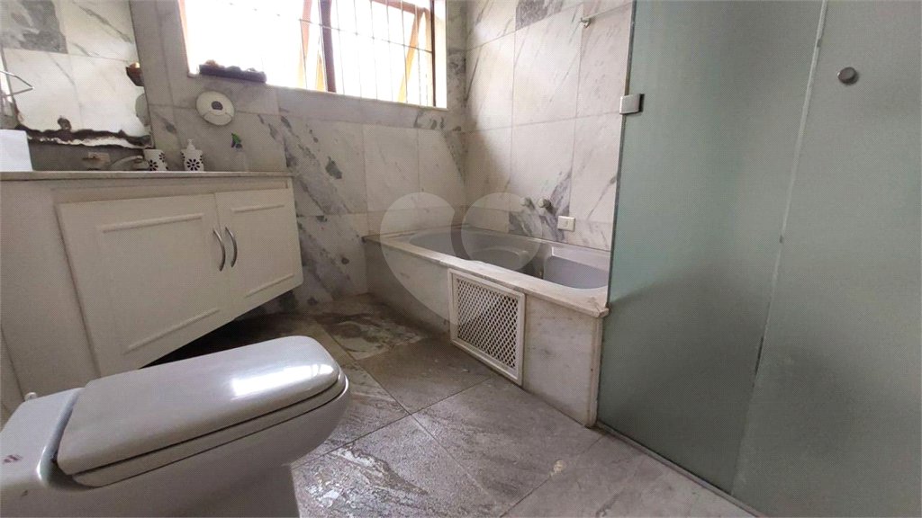 Casa à venda com 4 quartos, sendo 2 suítes,  em Vila Alexandria, São Paulo, SP