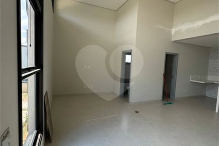 Casa à venda com 3 quartos, sendo 1 suíte, no condomínio Reserva Central Parque, Salto - SP