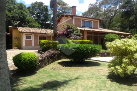 Chácara à venda com 4 quartos, sendo 1 suíte, em Bairro dos Pires, Extrema, MG