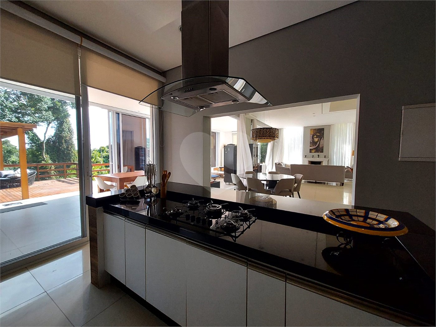 Casa à venda ou para alugar com 4 suítes no condomínio Jardim Primavera, Louveira - SP