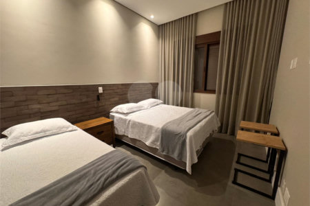 Casa à venda com 6 suítes no condomínio Vila Pinhal, Itirapina - SP