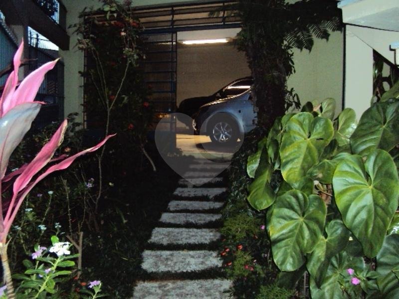 Sobrado à venda com 4 quartos, sendo 2 suítes, em Jardim Peri Peri, São Paulo, SP