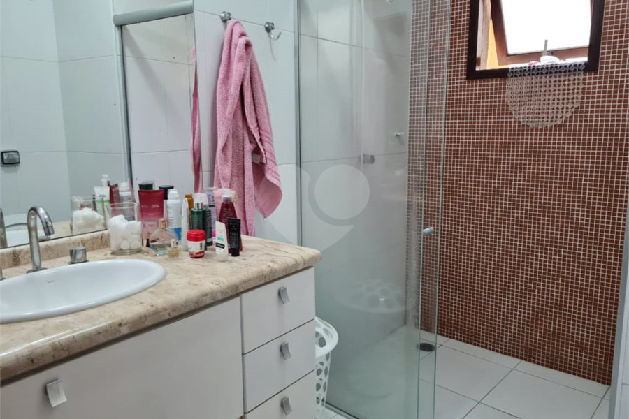 Sobrado à venda com 3 suítes em Horto, São Paulo, SP