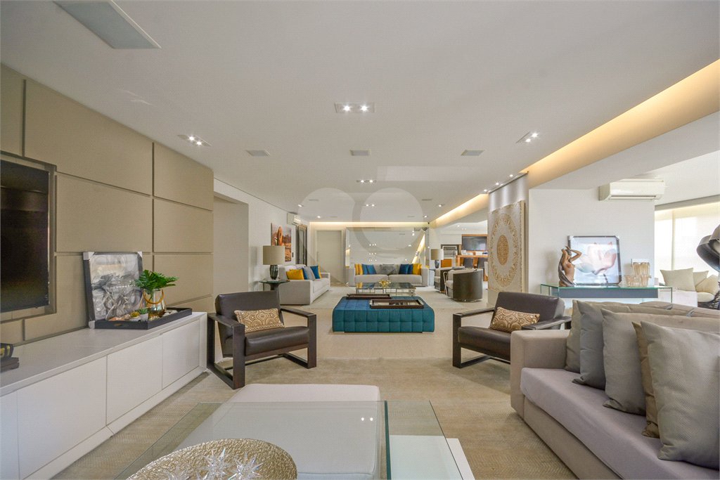 Apartamento à venda com 4 suítes,  em Vila Uberabinha, São Paulo, SP