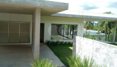 Casa à venda com 4 suítes no condomínio Estância Marambaia, Vinhedo - SP