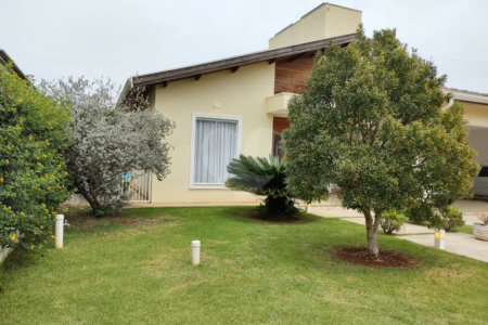 Casa à venda com 4 quartos, sendo 2 suítes, no condomínio Primavera, Salto - SP