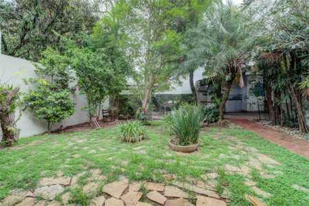 Casa à venda ou para alugar com 4 quartos, sendo 2 suítes, em Ibirapuera, São Paulo, SP
