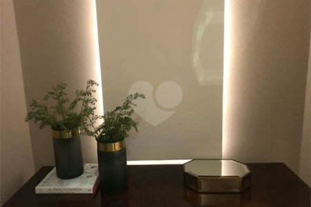 Apartamento à venda com 3 suítes em Moema, São Paulo, SP