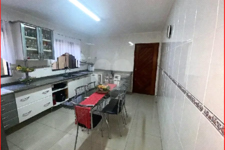 Sobrado à venda com 3 quartos, sendo 1 suíte, em Vila Nivi, São Paulo, SP