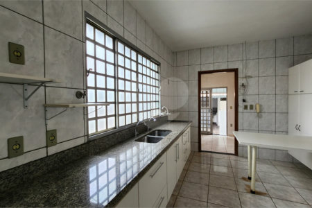 Casa à venda com 2 quartos, sendo 1 suíte, em Vila Suconasa, Araraquara, SP