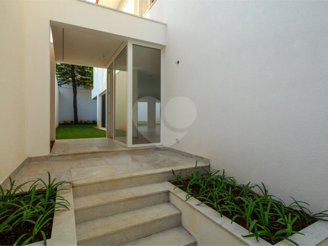 Casa à venda com 5 quartos, sendo 4 suítes,  em Jardim Marajoara, São Paulo, SP