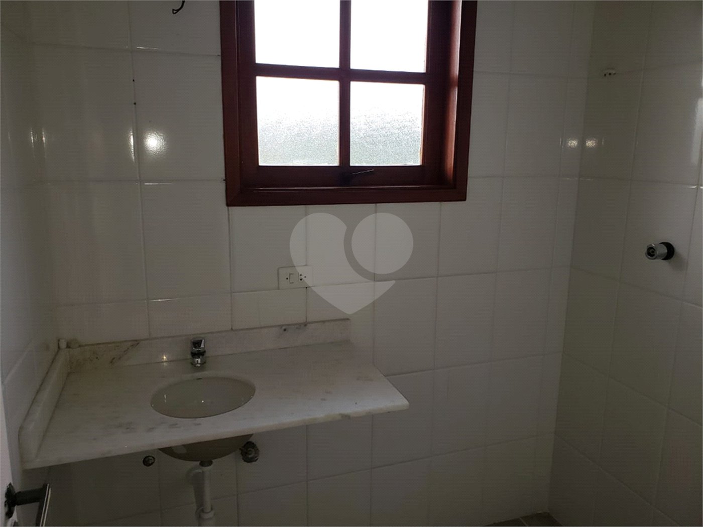 Casa à venda com 3 quartos, sendo 1 suíte, no condomínio Morada dos Pássaros, São Paulo - SP