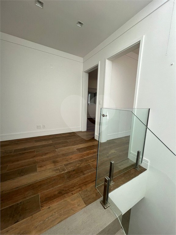 Casa à venda com 4 quartos, sendo 2 suítes, no condomínio Residencial Floresta, São Paulo - SP