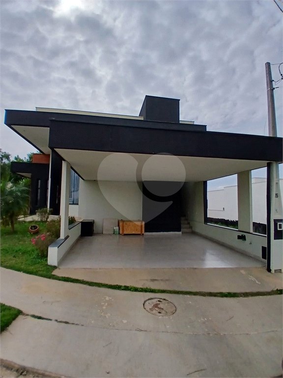 Casa à venda com 3 quartos, sendo 1 suíte, no condomínio Jardim, Sorocaba - SP