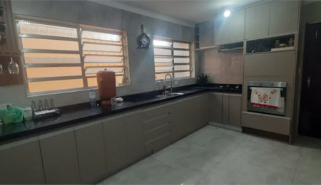 Sobrado à venda com 3 quartos, sendo 1 suíte,  em Jardim Sarah, São Paulo, SP
