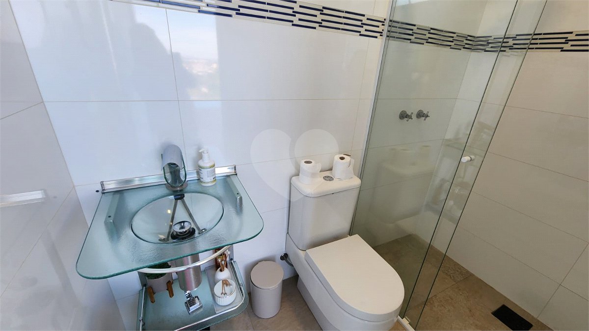 Casa à venda com 5 quartos, sendo 2 suítes, no condomínio Residencial Jardim Primavera, Louveira - SP