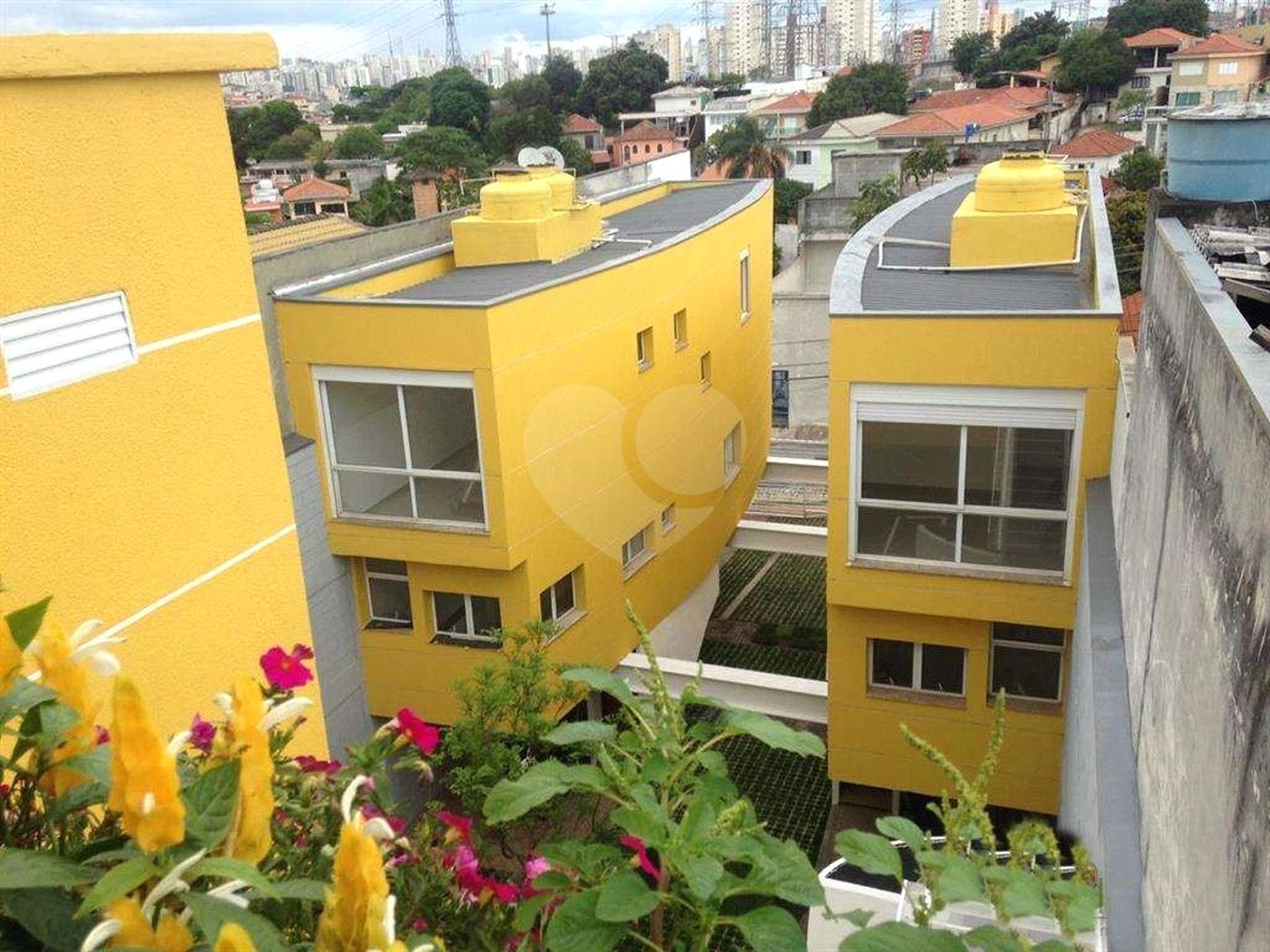 Casa à venda com 3 quartos, sendo 1 suíte, no condomínio Residencial Vegas, São Paulo - SP