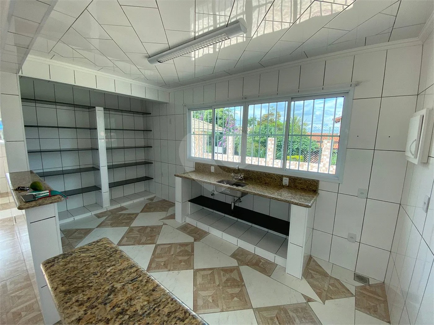 Casa à venda com 6 quartos, sendo 1 suíte, no condomínio Horizonte Azul I, Itupeva - SP