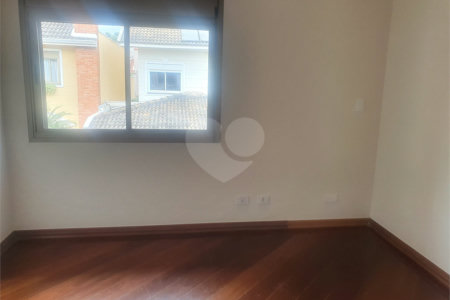 Casa à venda com 4 quartos, sendo 2 suítes,  no condomínio Lake Louise, São Paulo - SP