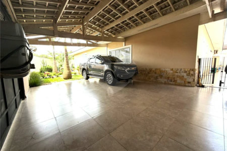 Casa Térrea de Alto Padrão à Venda no Bolsão de Interlagos