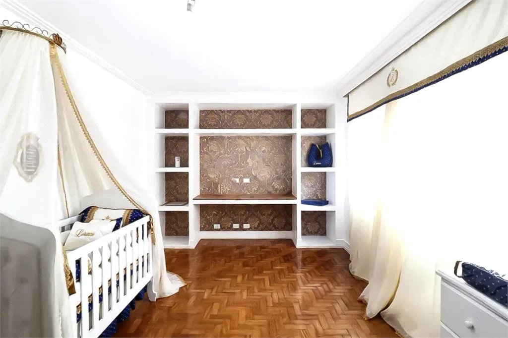 Sobrado à venda ou para alugar com 5 quartos, sendo 4 suítes, em Alto de Pinheiros, São Paulo, SP