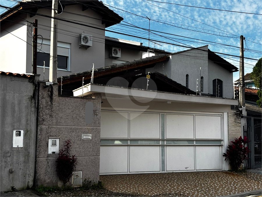 Casa à venda com 4 quartos, sendo 3 suítes,  em Vila Oliveira, Mogi das Cruzes, SP
