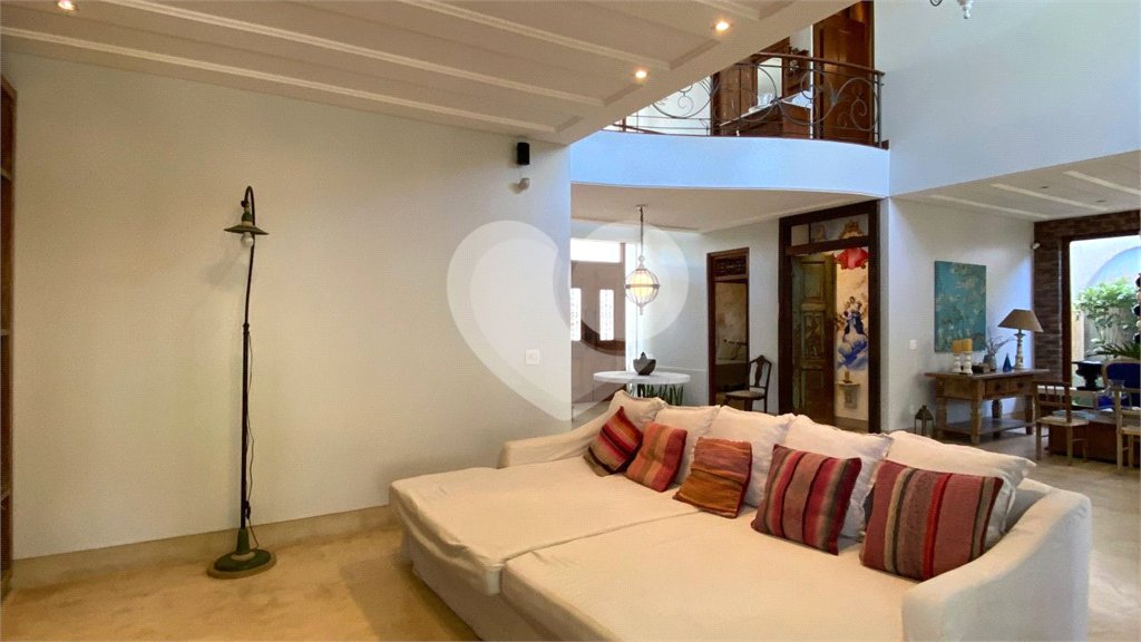 Casa à venda com 1 quarto, sendo 3 suítes, no Centro, Porto Seguro, BA