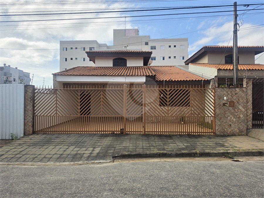 Casa à venda com 4 quartos, sendo 2 suítes,  em Vila Espírito Santo, Sorocaba, SP