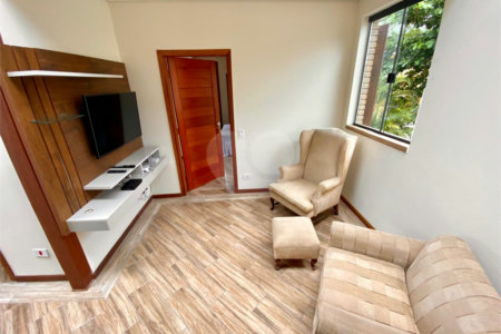 Casa à venda com 6 quartos, sendo 4 suítes,  em Maranduba, Ubatuba, SP