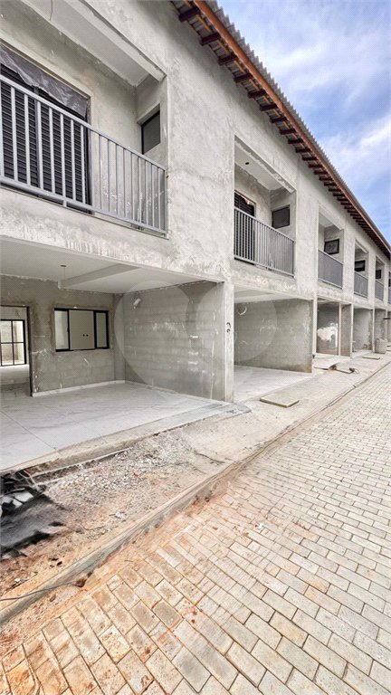 Casa à venda com 3 quartos, sendo 1 suíte, no condomínio Miguel Comitre, Poá - SP