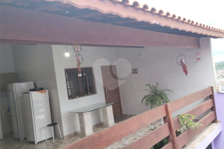 Sobrado à venda com 3 quartos, sendo 1 suíte,  em Jardim Varan, Suzano, SP