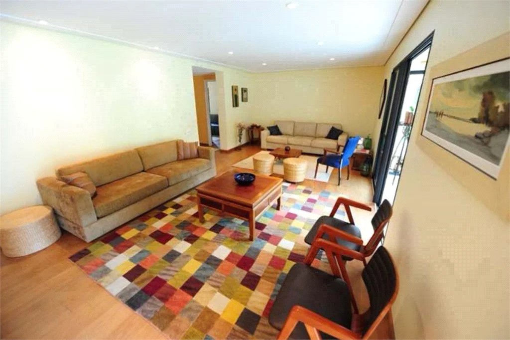 Apartamento à venda ou para alugar com 3 quartos, sendo 2 suítes, em Jardim Morumbi, São Paulo, SP