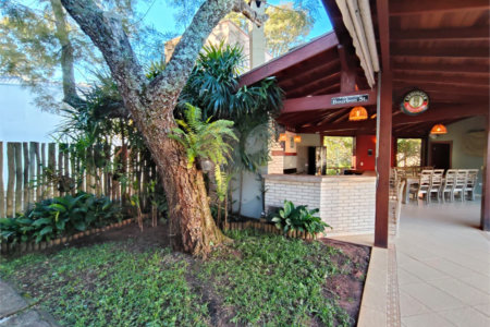 Casa à venda com 7 quartos, sendo 4 suítes, no condomínio Riviera de Santa Cristina XIII, Paranapanema - SP