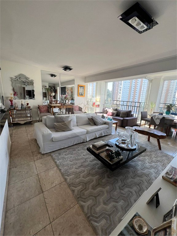 Apartamento à venda com 4 quartos, sendo 2 suítes,  em Vila Andrade, São Paulo, SP