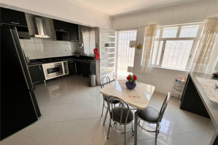 Casa à venda com 3 quartos, sendo 1 suíte, em Jardim Oriental, São Paulo, SP