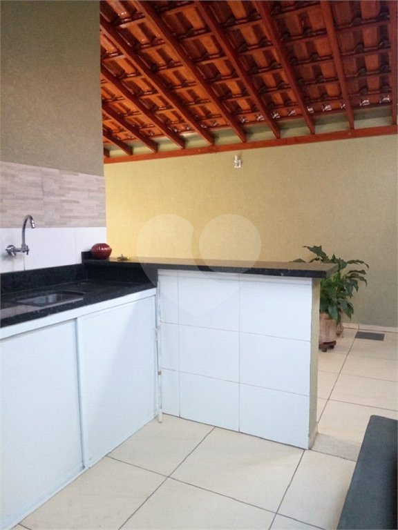 Sobrado com 2 dormitórios.