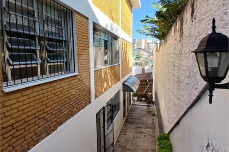 Sobrado à venda com 4 quartos, sendo 2 suítes, em Jardim Leonor, São Paulo, SP