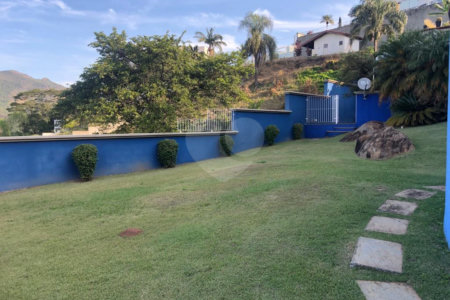 Casa à venda com 4 suítes no condomínio Osato, Atibaia - SP