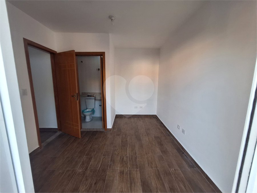 Sobrado à venda com 2 suítes em Vila Constança, São Paulo, SP