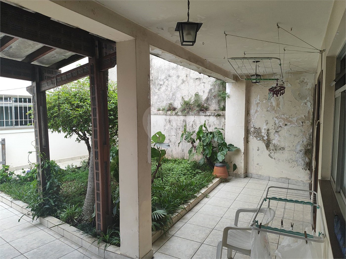 Casa à venda com 4 quartos, sendo 2 suítes, no condomínio Chácara das Rosas, São Paulo - SP